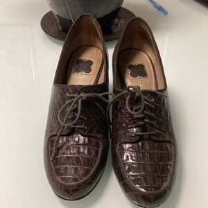 Liz Claiborne Dark Brown Croc-Patterned Derbys for Women